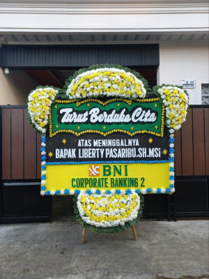 Papan Bunga Duka di Mompang
