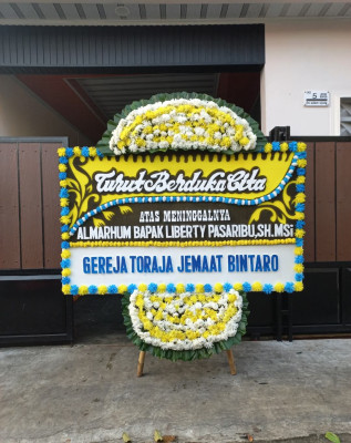 Papan Bunga Duka di Mompang