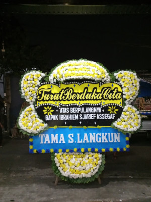 Papan Bunga Duka di Mompang