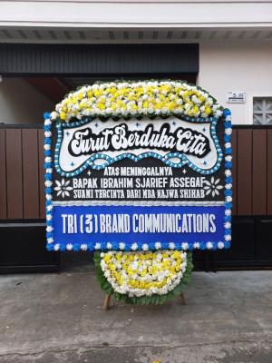 Papan Bunga Duka di Mompang